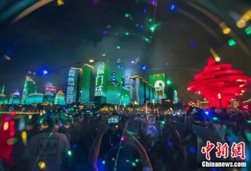 青岛啤酒“四位一体”和消费者玩转足球盛宴