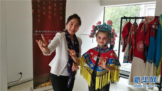 （XHDW）（1）中国京剧在安徒生故乡展魅力