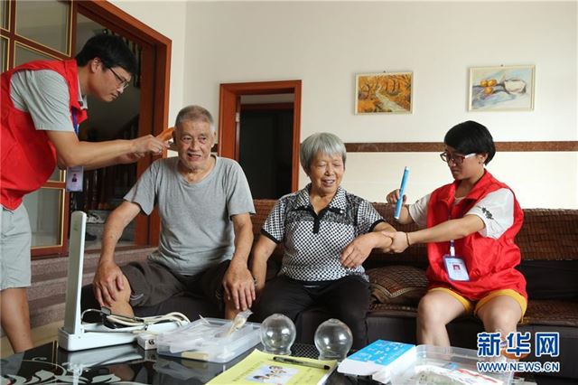 #（图片故事）（2）浙江德清：夫妻家庭医生 扎根农村十余载