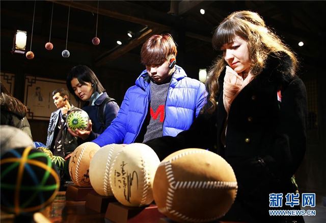 #（社会）（1）山东临淄：足球馆里研学乐