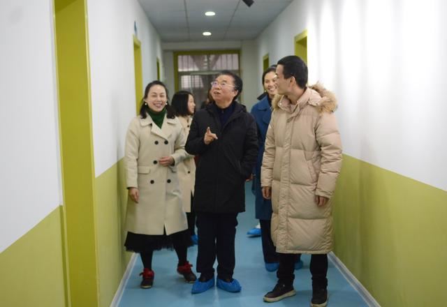 温暖公益行—长沙市谢晓钢美术馆举行空调捐赠仪式
