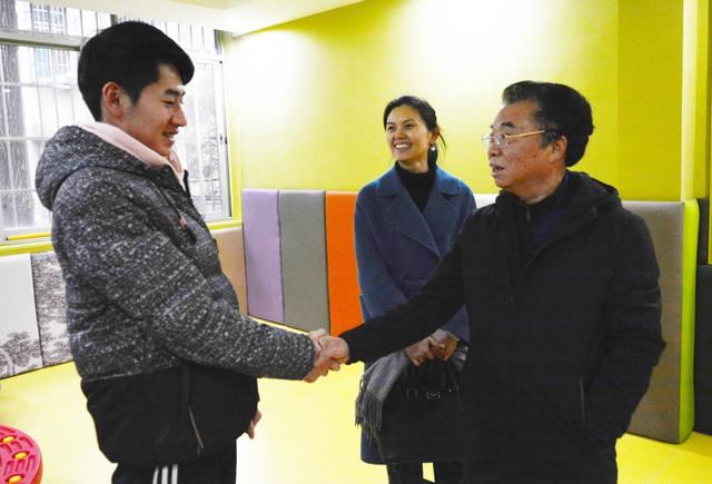 温暖公益行—长沙市谢晓钢美术馆举行空调捐赠仪式