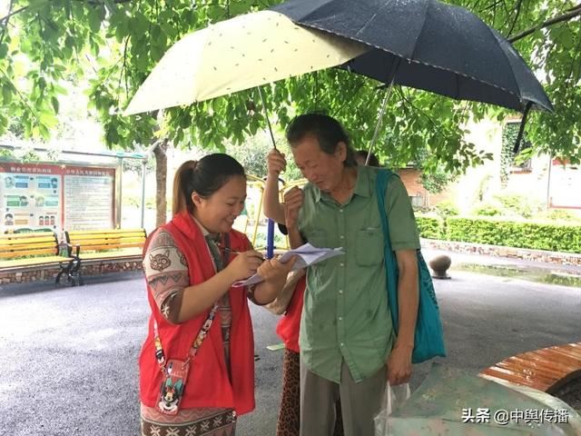 玉溪街道脚盆田社区:发放调查问卷 助力“创文”