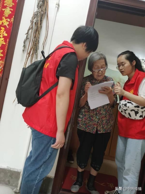 玉溪街道脚盆田社区:发放调查问卷 助力“创文”