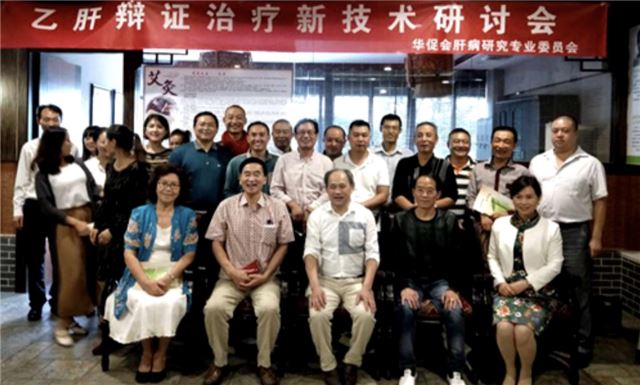 图片包含 人, 一群, 室内, 建筑

描述已自动生成