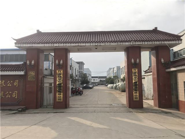 街道边的商店门口

描述已自动生成