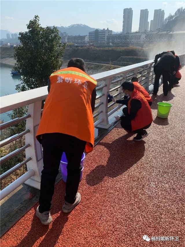 紫昕环卫人：春节坚守岗位 用心扮靓城市