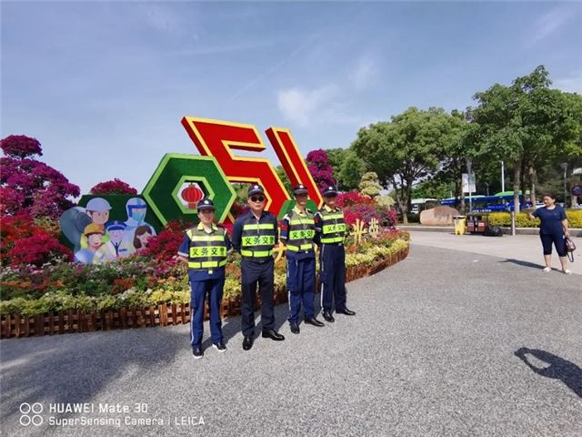 海沧区义务交警队｜斑马线上的执着