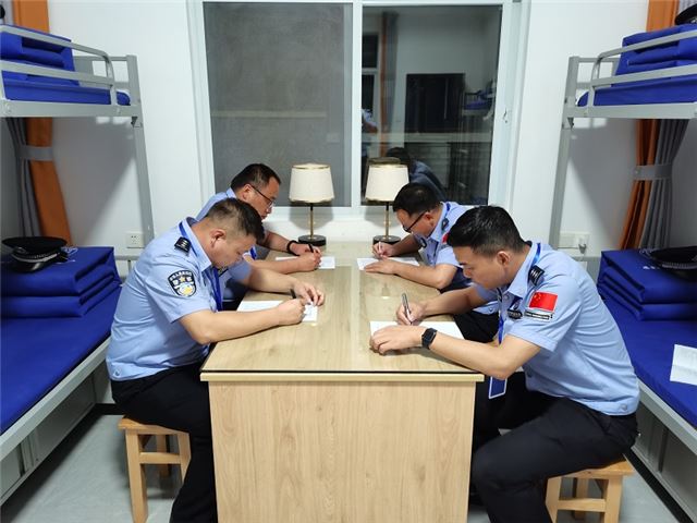 八班组织开展民警心理测查活动.jpg