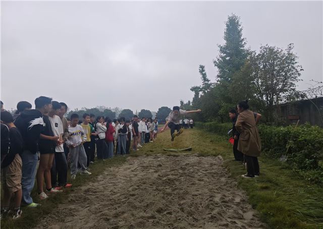 13040100744060924_140.jpg 13040100744060924_140.jpg