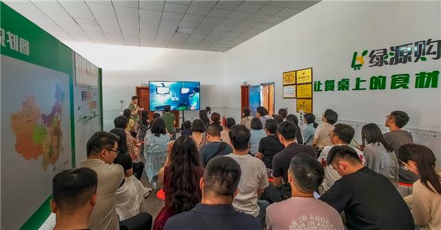 1110576352904328_84.jpg